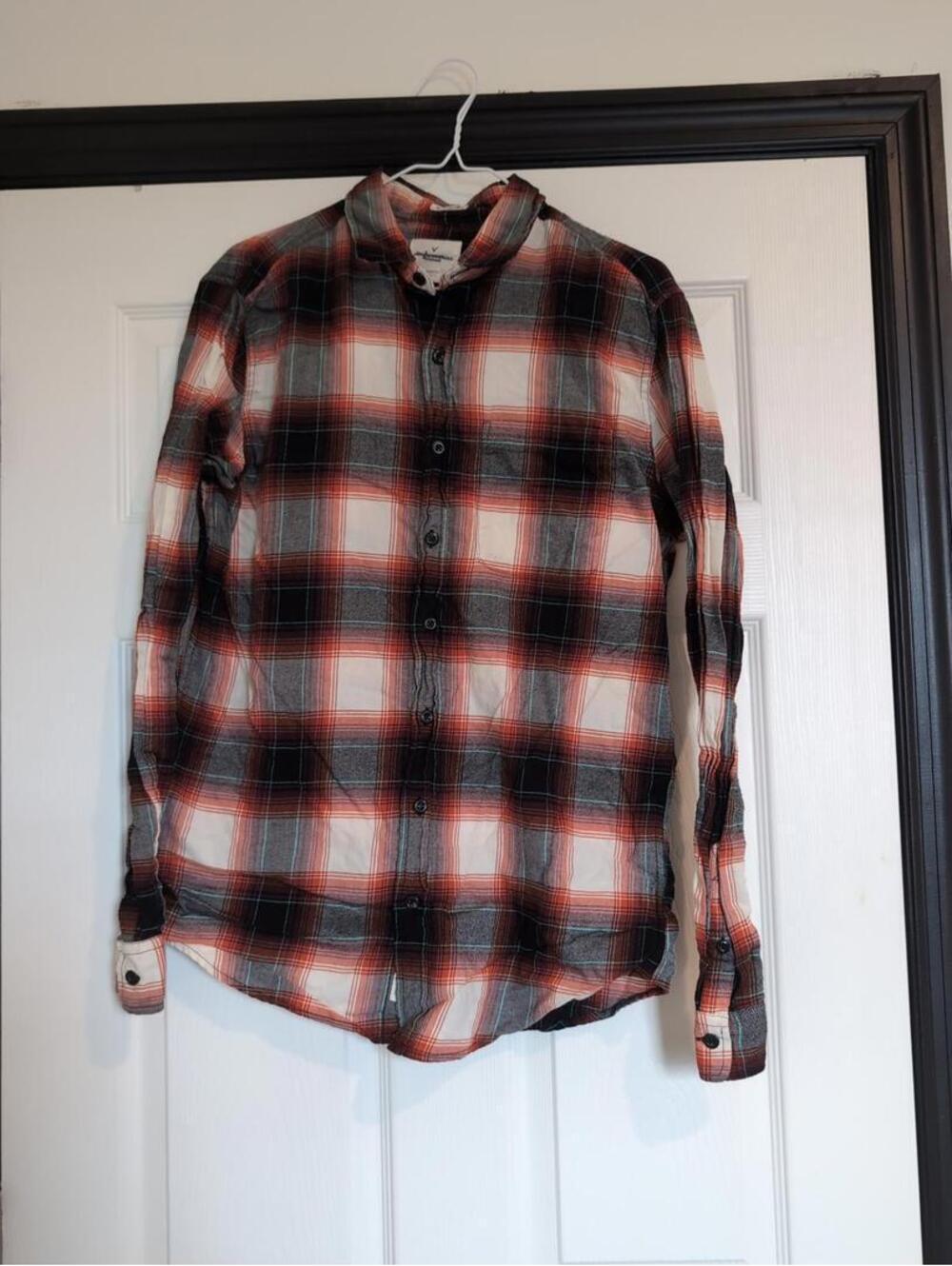 Medium mens American eagle button down